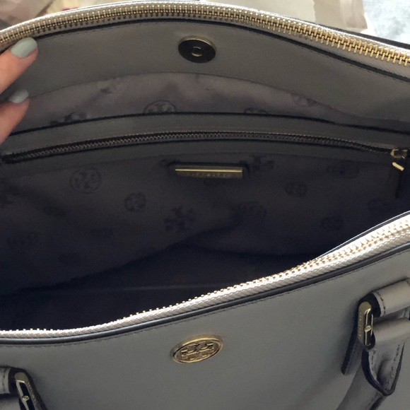 Tory Burch Double Zip Robinson Tote in Storm Grey - Picture 6 of 7
